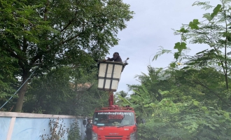 นำรถเอนกประสงค์ ออกพื้นที่ตัดแต่งกิ่งไม้ปรับภูมิทัศน์ เพื่ออำนวยความสะดวกให้กับพี่น้องประชาชน บ้านเหล่าหมากคำ หมู่ที่ 2